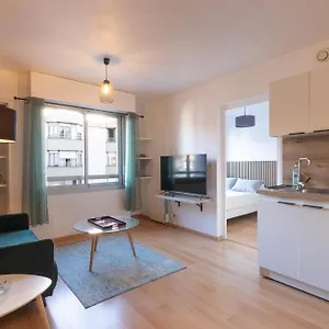 Appartement & L' Ideal - Gare, Et Parking Public 5 Min, Annecy